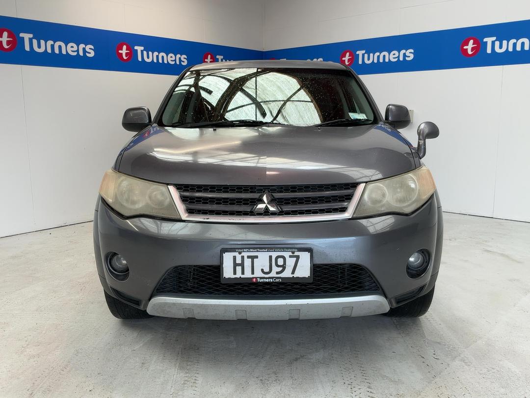 Photo '2' of Mitsubishi Outlander