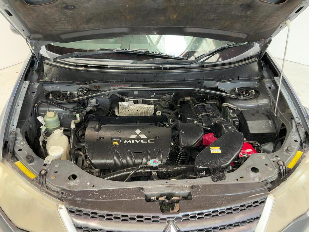 Photo '13' of Mitsubishi Outlander