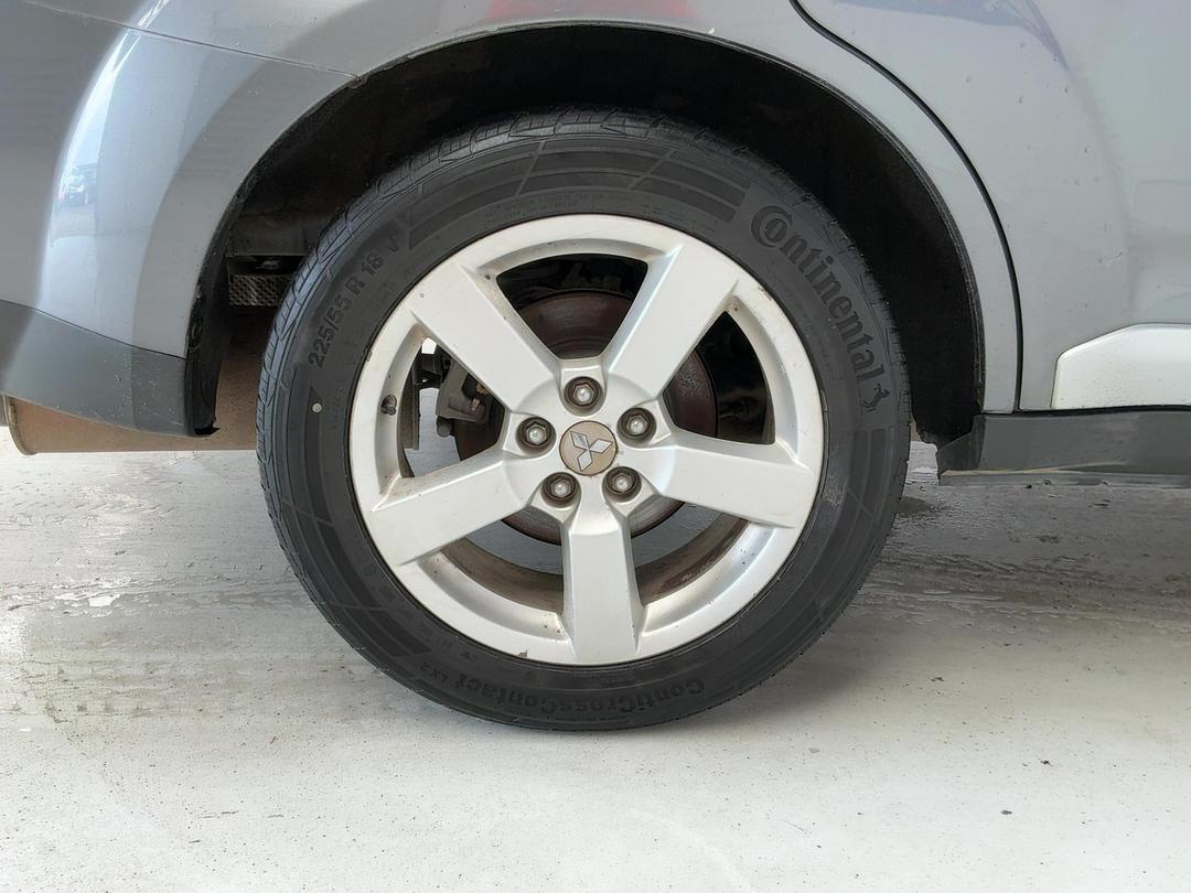 Photo '12' of Mitsubishi Outlander
