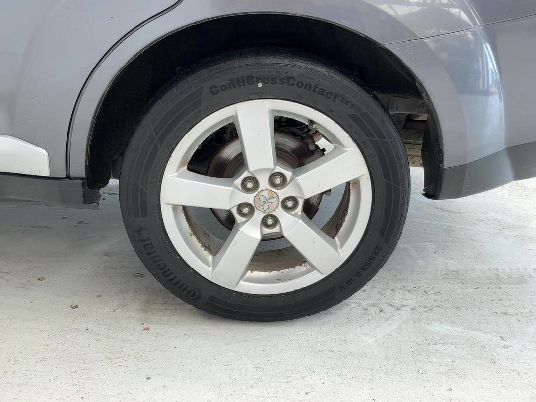 Photo '11' of Mitsubishi Outlander