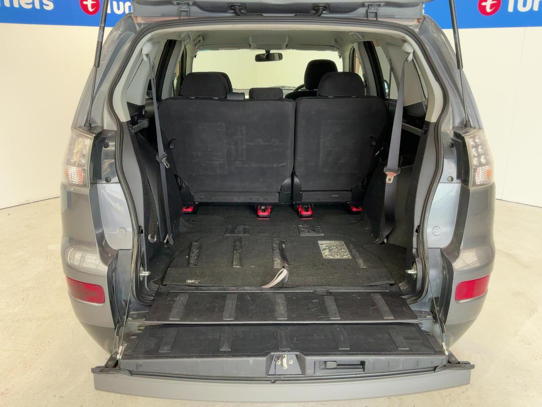 Photo '14' of Mitsubishi Outlander