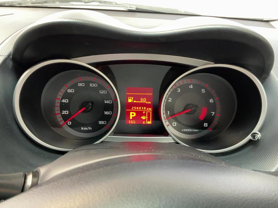Photo '21' of Mitsubishi Outlander