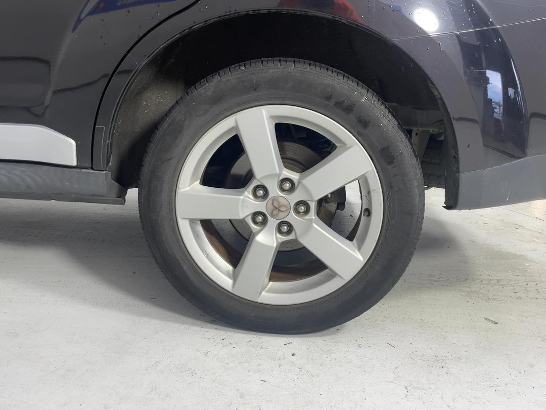 Photo '9' of Mitsubishi Outlander Photo '9' of Mitsubishi Outlander
