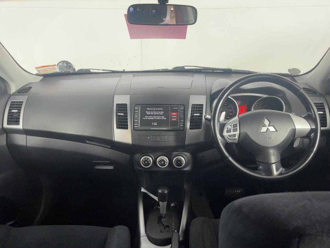 Photo '15' of Mitsubishi Outlander Photo '15' of Mitsubishi Outlander