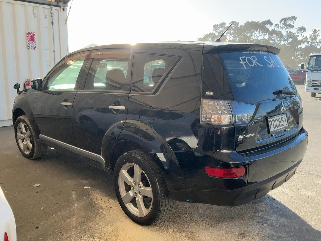 Photo '5' of Mitsubishi Outlander Photo '5' of Mitsubishi Outlander