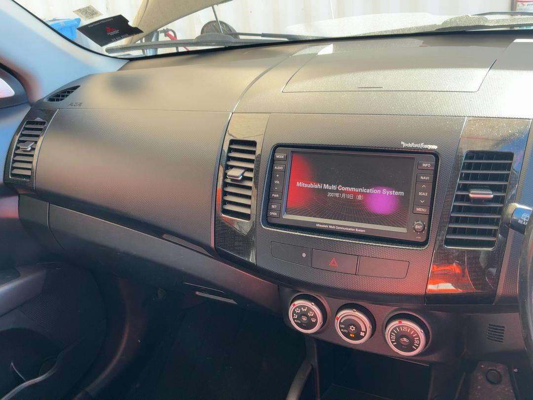 Photo '15' of Mitsubishi Outlander Photo '15' of Mitsubishi Outlander