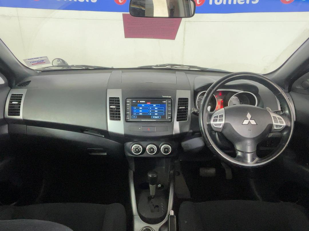 Photo '15' of Mitsubishi Outlander Photo '15' of Mitsubishi Outlander