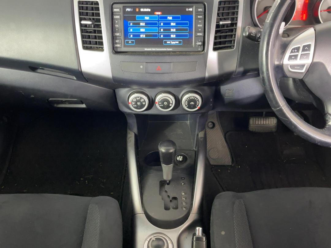 Photo '16' of Mitsubishi Outlander Photo '16' of Mitsubishi Outlander