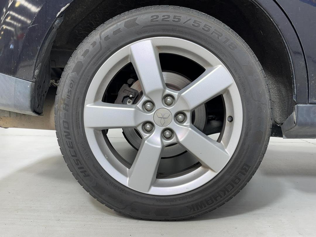 Photo '10' of Mitsubishi Outlander Photo '10' of Mitsubishi Outlander