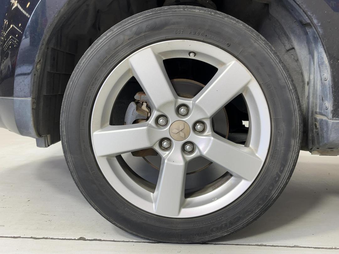 Photo '8' of Mitsubishi Outlander Photo '8' of Mitsubishi Outlander