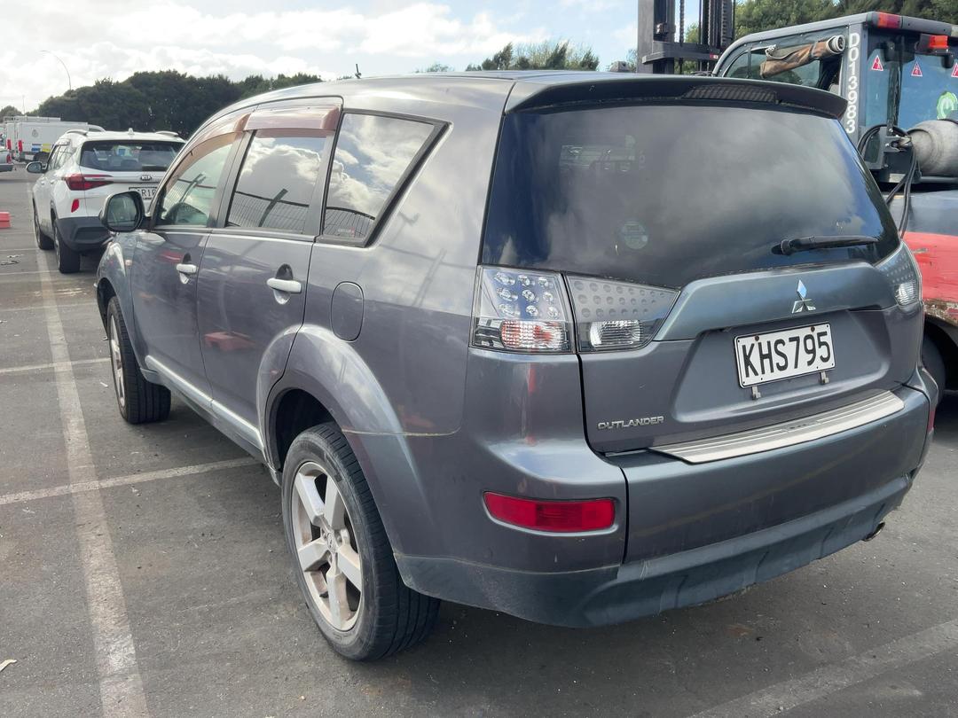 Photo '3' of Mitsubishi Outlander