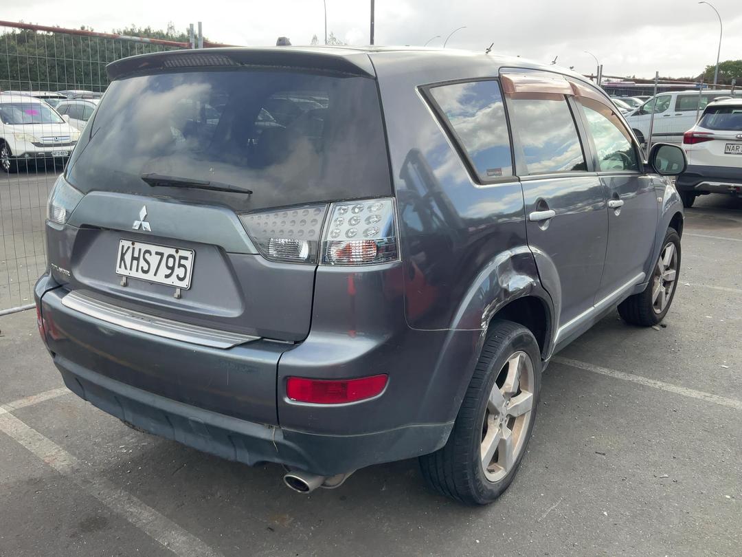 Photo '4' of Mitsubishi Outlander