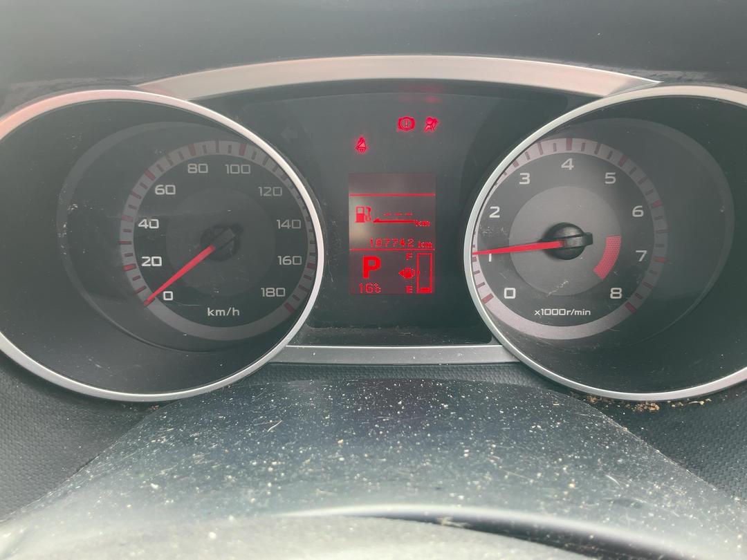 Photo '16' of Mitsubishi Outlander