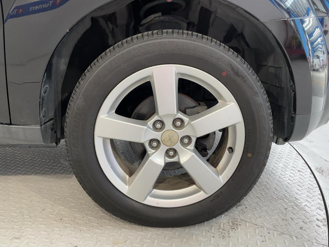 Photo '9' of Mitsubishi Outlander