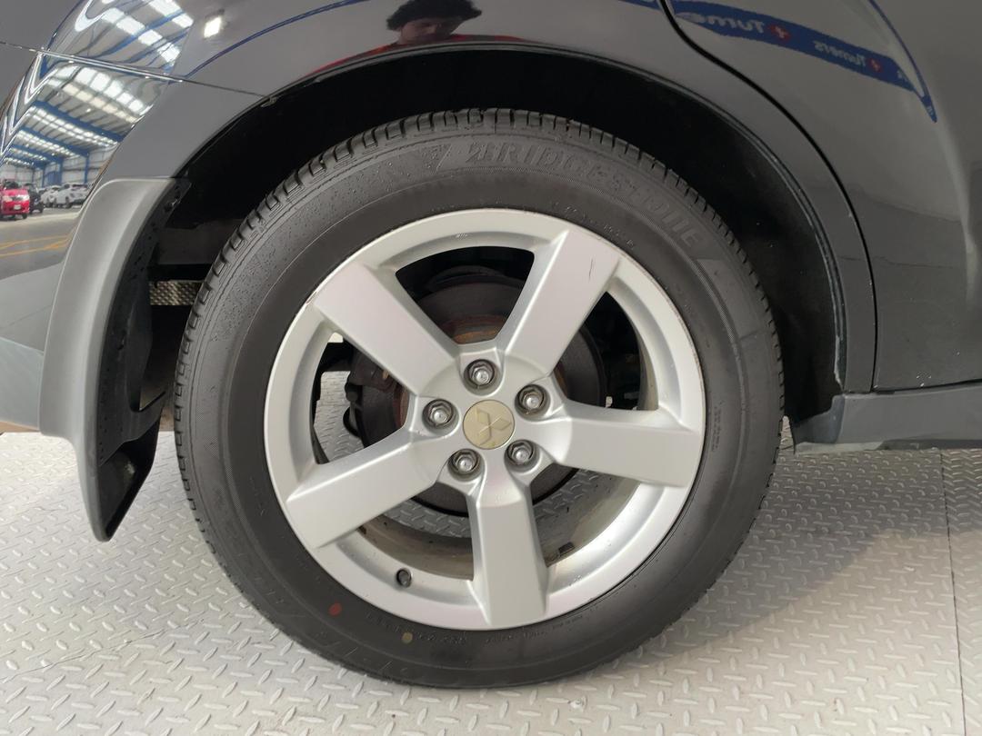 Photo '12' of Mitsubishi Outlander