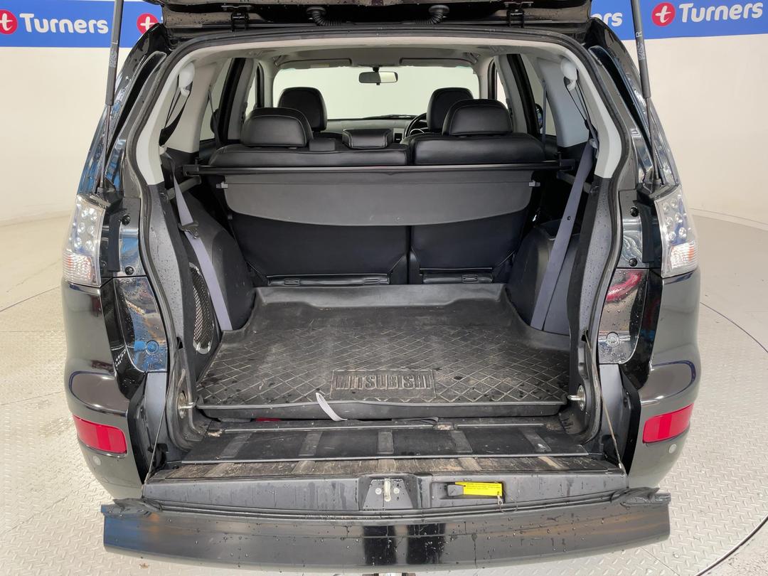 Photo '14' of Mitsubishi Outlander
