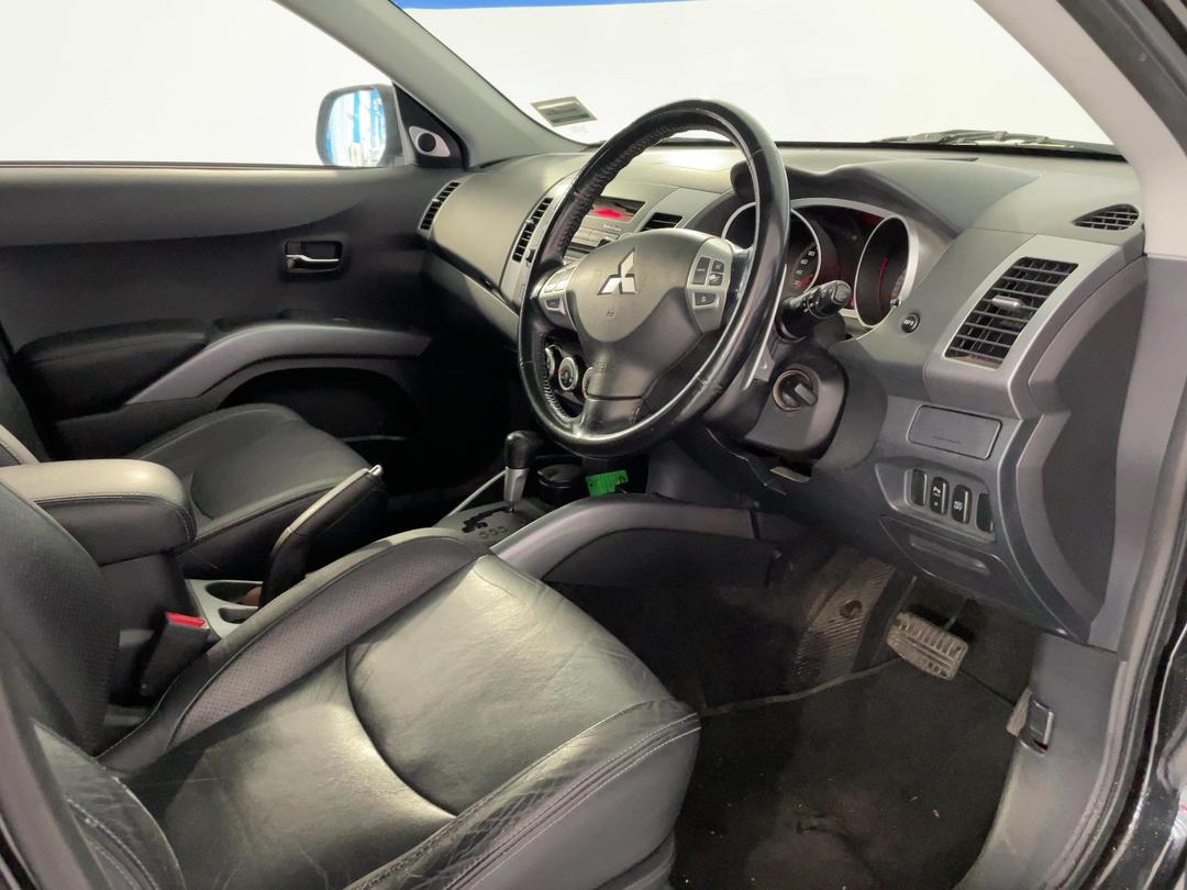 Photo '16' of Mitsubishi Outlander