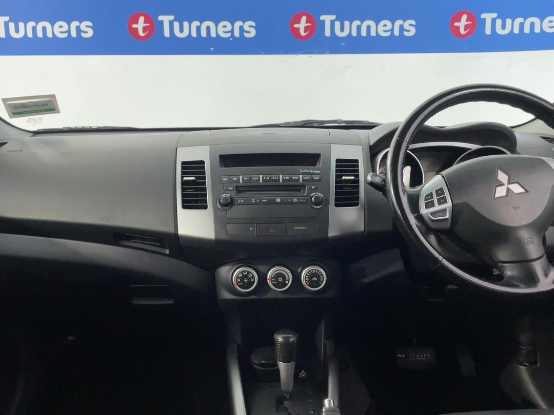 Photo '18' of Mitsubishi Outlander