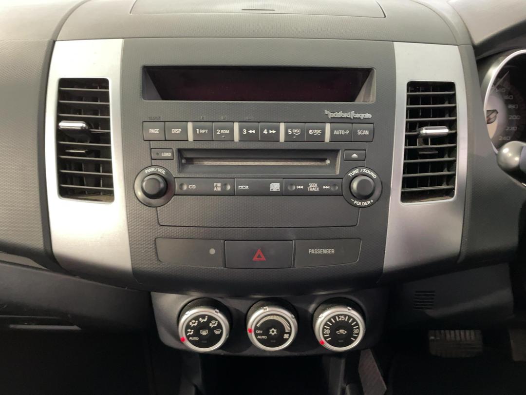 Photo '25' of Mitsubishi Outlander