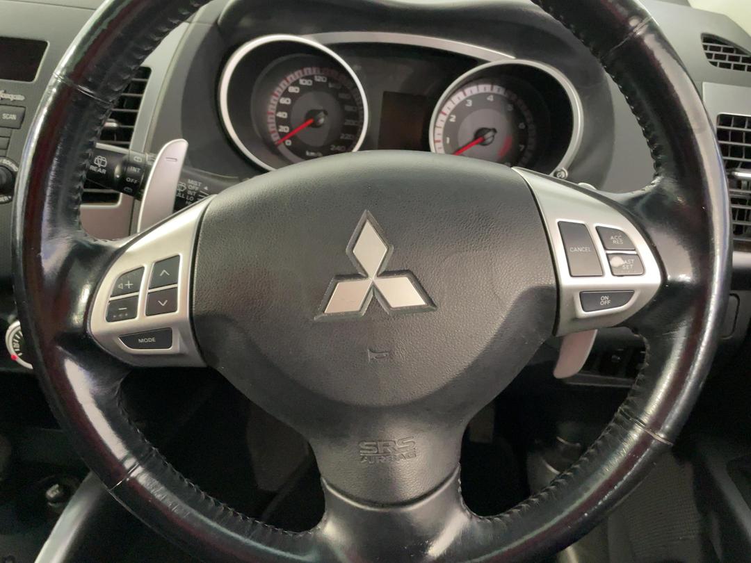 Photo '26' of Mitsubishi Outlander