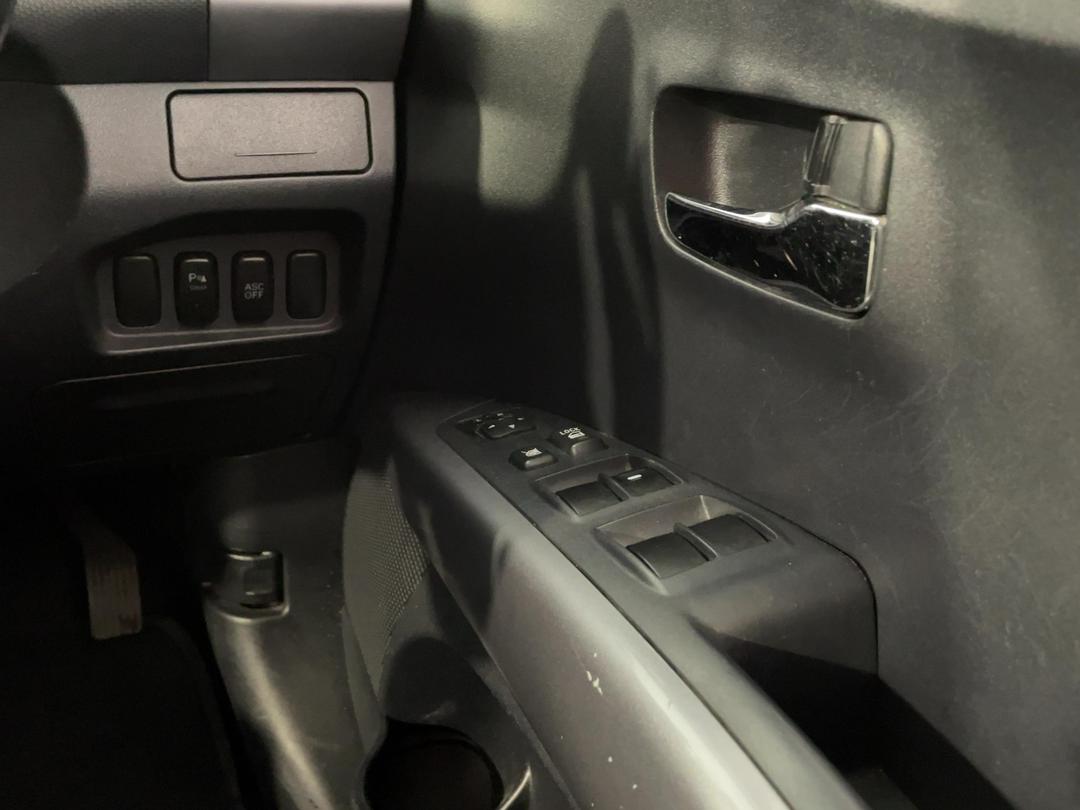 Photo '27' of Mitsubishi Outlander