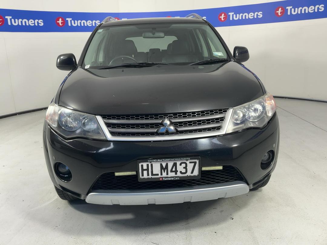 Photo '2' of Mitsubishi Outlander