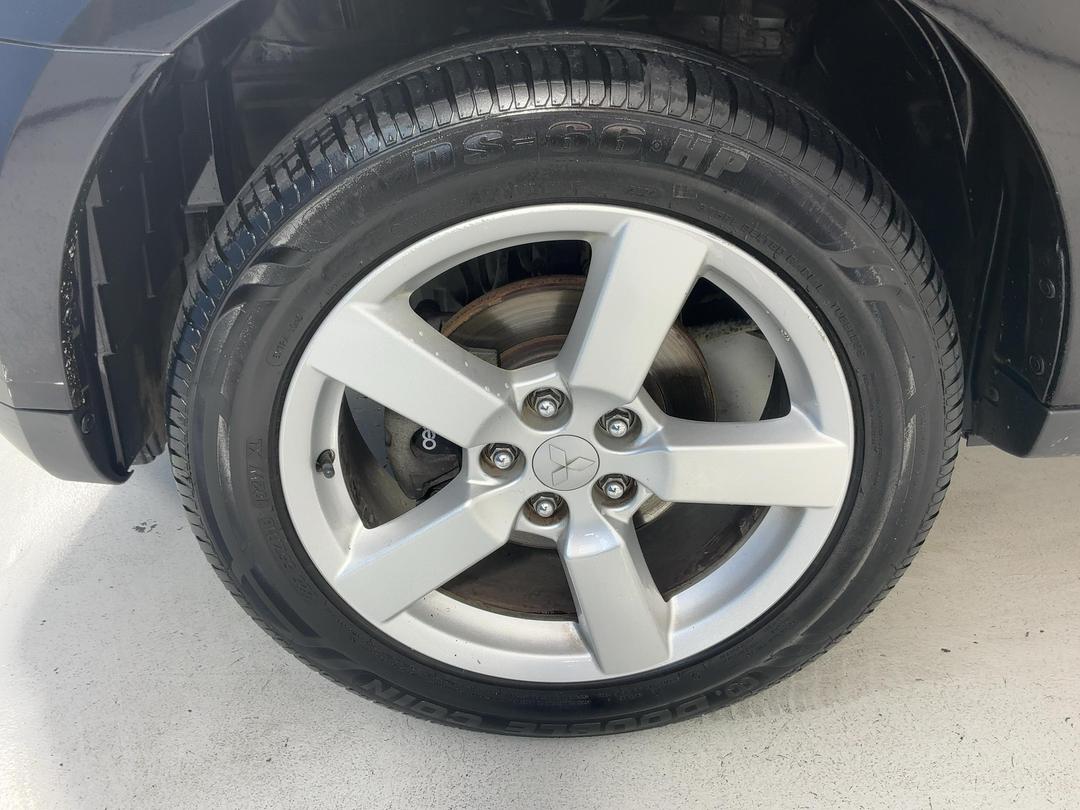 Photo '10' of Mitsubishi Outlander
