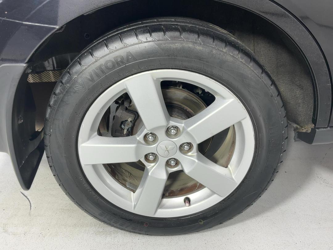 Photo '12' of Mitsubishi Outlander