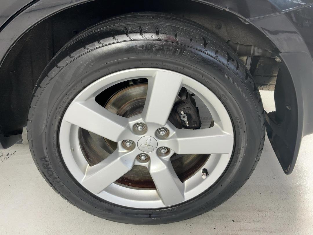 Photo '11' of Mitsubishi Outlander