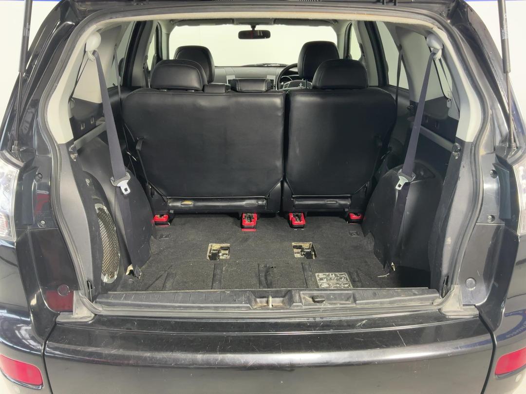Photo '14' of Mitsubishi Outlander