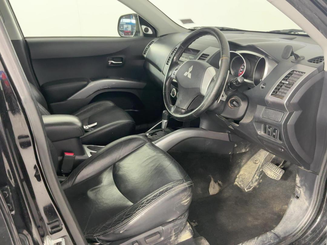 Photo '16' of Mitsubishi Outlander