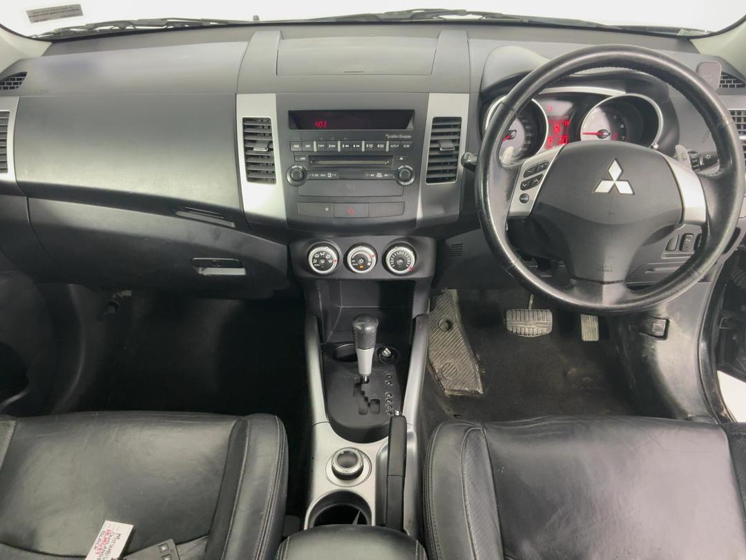 Photo '17' of Mitsubishi Outlander