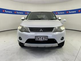 Photo '2' of Mitsubishi Outlander