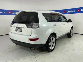 Photo '7' of Mitsubishi Outlander