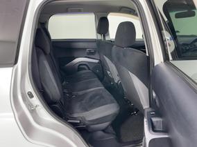 Photo '20' of Mitsubishi Outlander