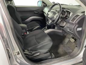 Photo '16' of Mitsubishi Outlander
