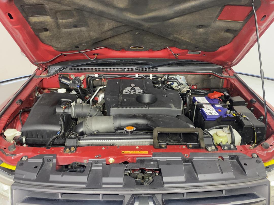 Photo '13' of Mitsubishi Pajero