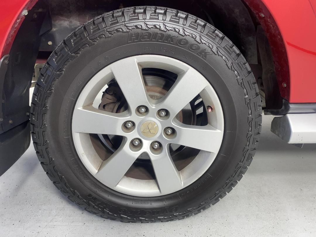Photo '12' of Mitsubishi Pajero