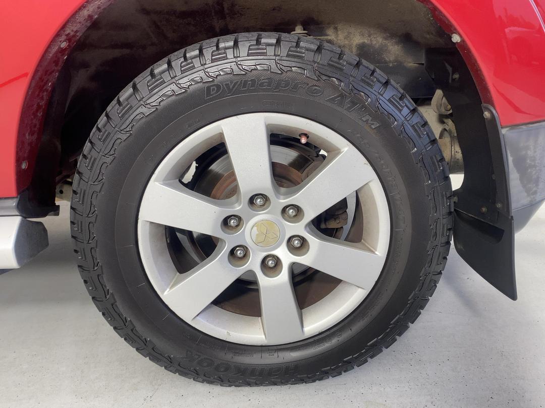 Photo '11' of Mitsubishi Pajero