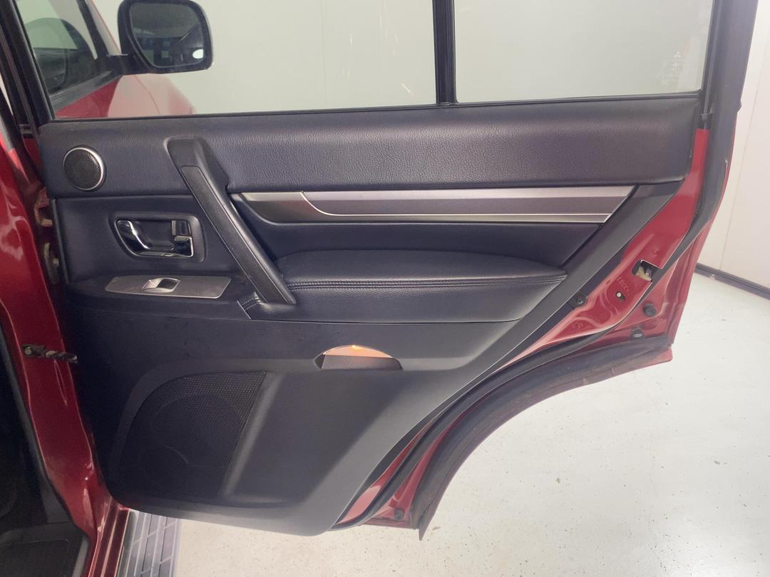 Photo '19' of Mitsubishi Pajero