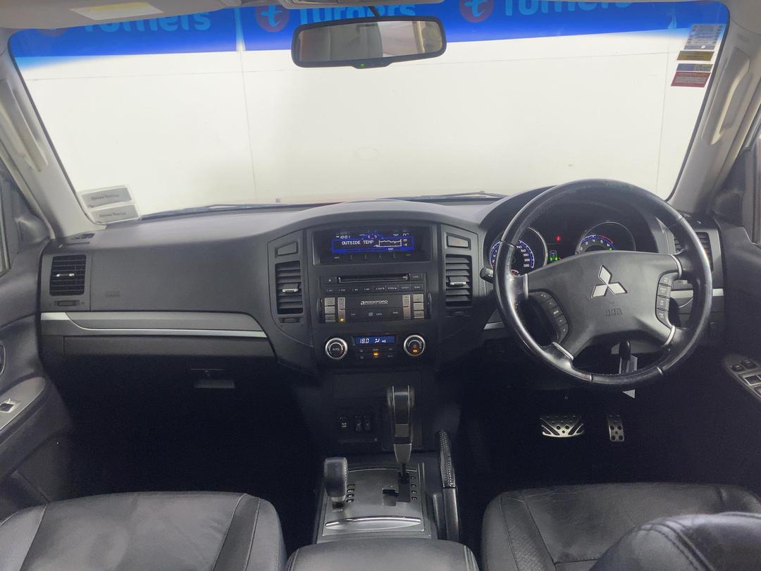 Photo '17' of Mitsubishi Pajero