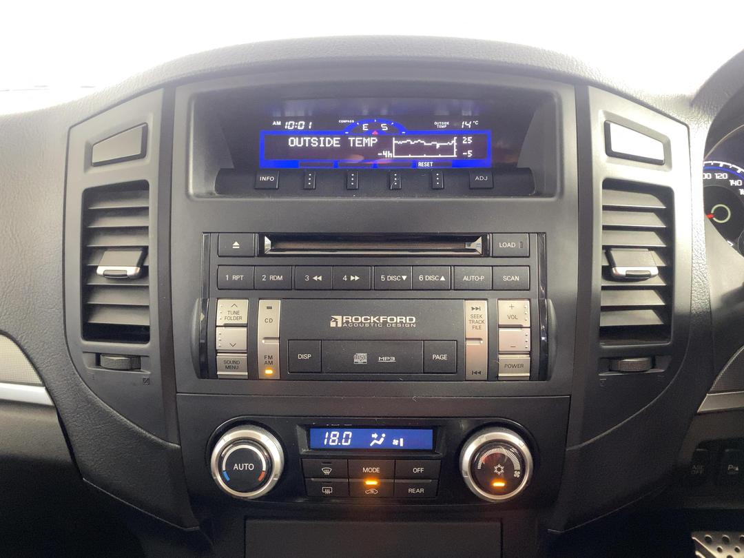 Photo '18' of Mitsubishi Pajero
