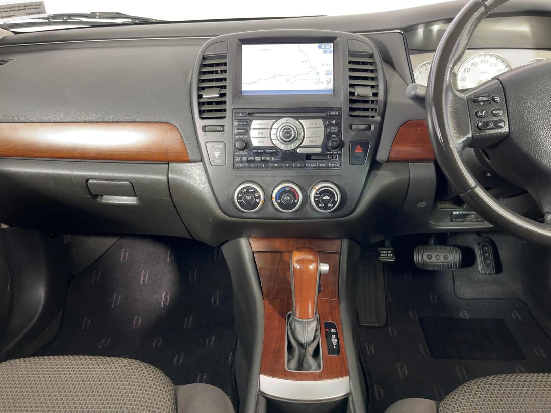 Photo '18' of Nissan Bluebird