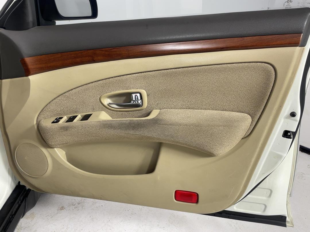 Photo '15' of Nissan Bluebird