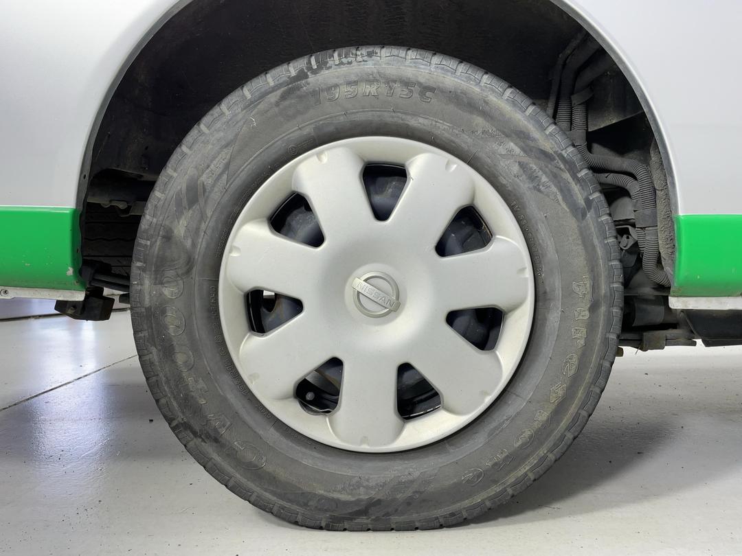 Photo '12' of Nissan Caravan