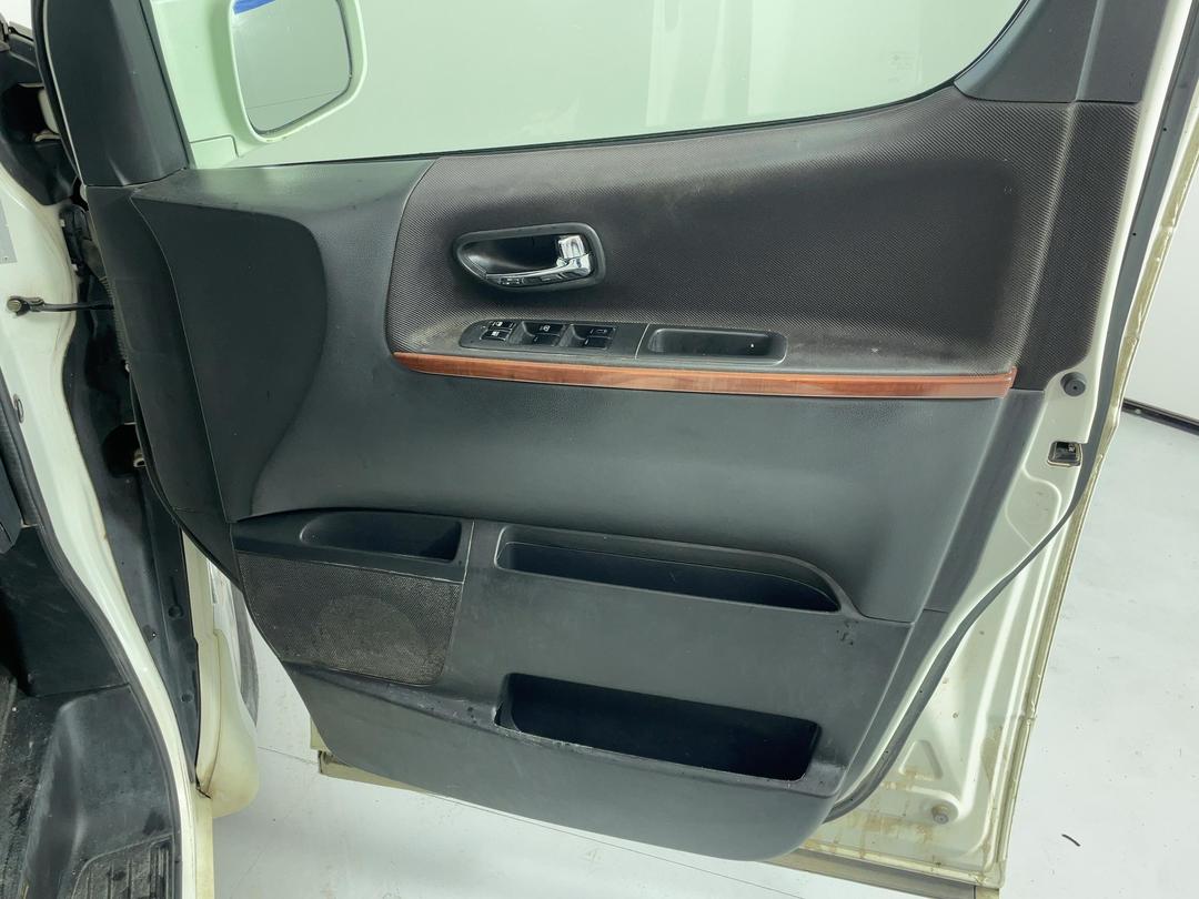 Photo '15' of Nissan Elgrand