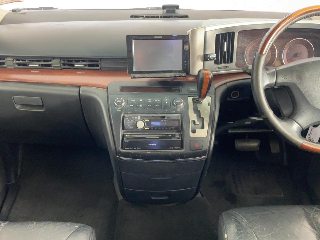 Photo '18' of Nissan Elgrand