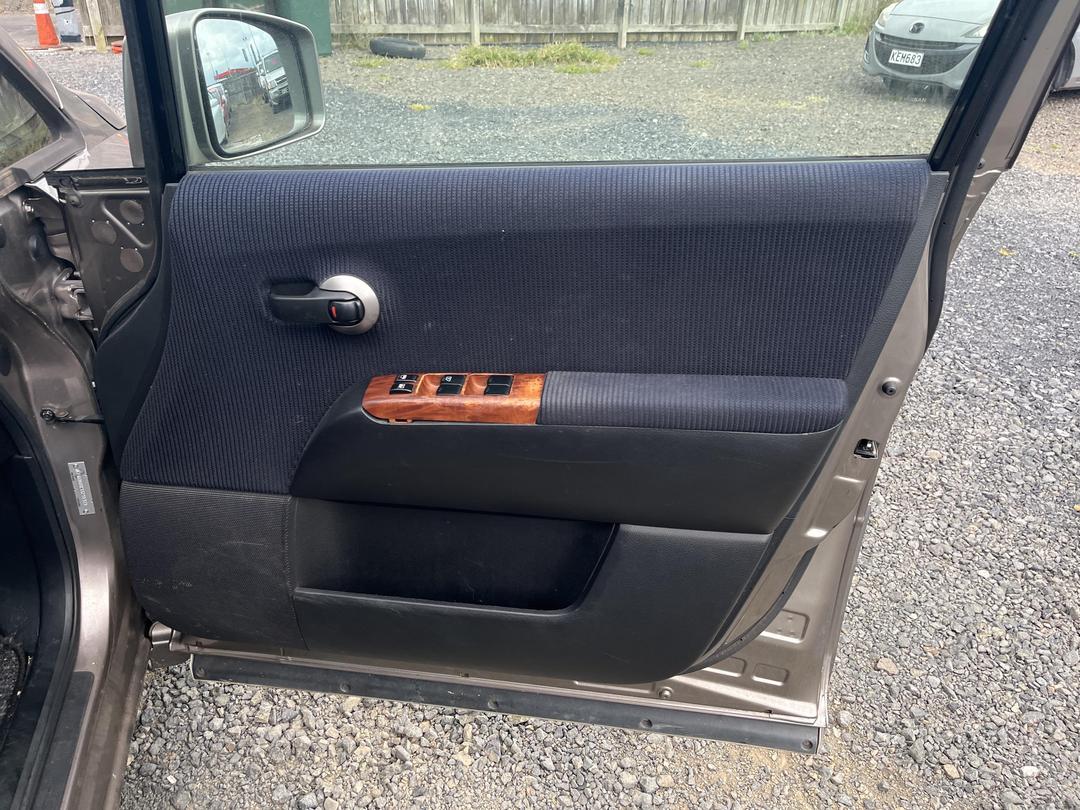 Photo '13' of Nissan Presage 2.5 Highway Star