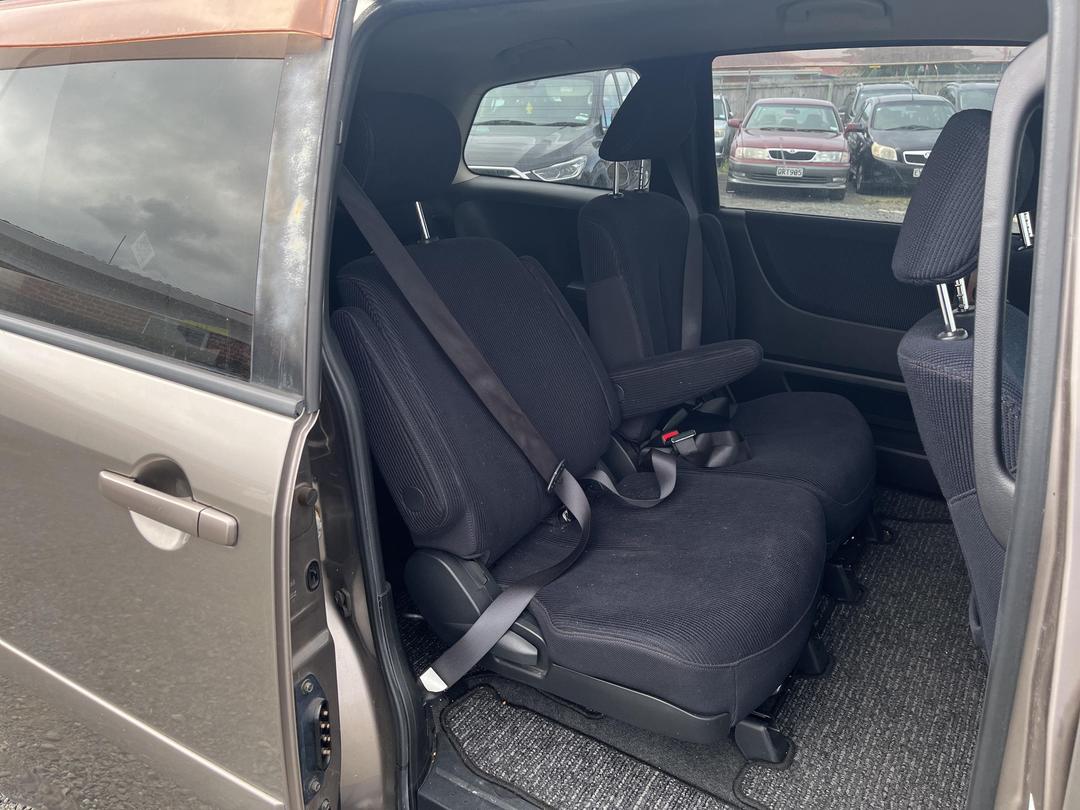 Photo '17' of Nissan Presage 2.5 Highway Star