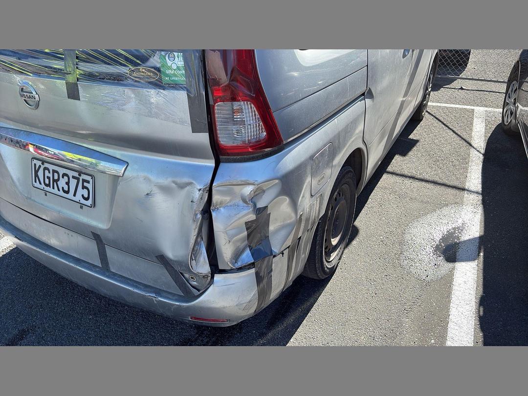Photo '4' of Nissan Serena Photo '4' of Nissan Serena